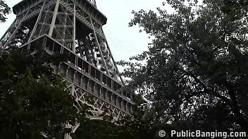 Play Eiffel Tower public threesome
