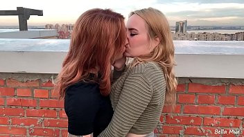 Play Girlfriends having sex on the roof