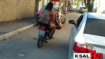 Play Entramos na comunidade pra visitar um amigo e fizemos muita putaria e varios videos - Videos completos no RED