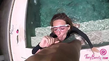 Play Sexy Babe Sucking Dick near the Pool and Sensual Sex
