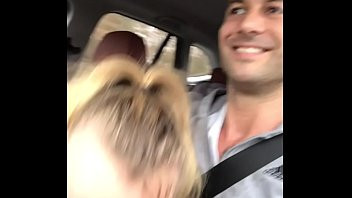 Play Sucking an amazing cock in the car !