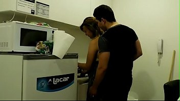 Play Quando fui procurar meu amigo, encontrei uma tia em sua casa, excelente foda