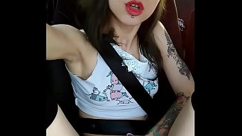 Play Public Squirt in a car &vert; Laruna Mave
