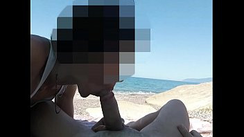 Play Girl sucks cock in public beach and gets caught by stranger - MissCreamy