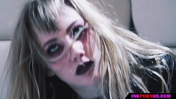 Play The psychopath girl is fucked by her pervert doctor
