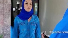 Play Skinny Teen in Hijab Joins a Steamy Threesome