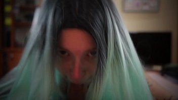 Play Hot Teen do seductive blowjob - cumshot