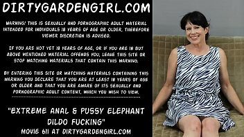 Play Extreme anal & pussy elephant dildo fucking